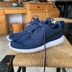 Navy Blue Nike Roshes